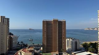 Appartement à Rincón Alto. Apartamento con vistas a un paso de la playa de levante benidorm