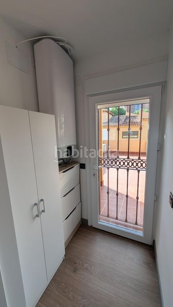 Foto b58839bf-774b-4c6a-8cf7-c5501b604073. Casa aparellada amb aparcament piscina a Rincón Bajo Benidorm