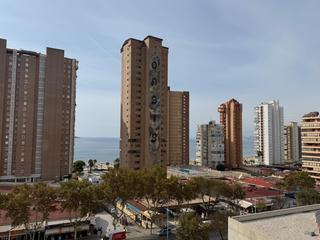 Appartement à Playa Levante. Amplio piso de esquina con 3 dormitorios y vistas al mar en 2 lí