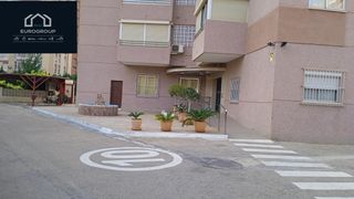 Apartament a Rincón Bajo. Apartamento de un dormitorio con parking numerado y piscina en z