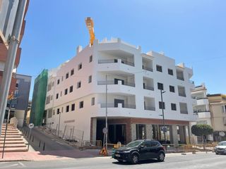Pis a Pueblo-Ubanizaciones. Fantástico ático de obra nueva con 3 dormitorios, 2 baños, plaza