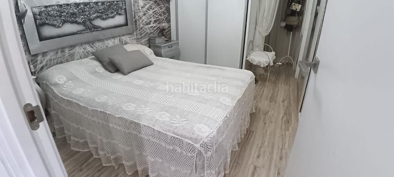 Foto f67f1830-aa36-4e8b-a408-352f33100543. Apartament amb aparcament a Playa Levante Benidorm