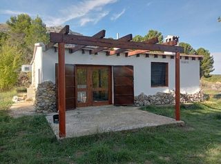 Mas à Finestrat Pueblo. Casa de campo con 100 m y 16000 m de terreno, en zona muy tranqu