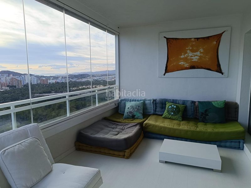 Foto da7bd0c3-6210-4e38-95f9-f5c3018a2631. Apartament amb calefacció aparcament piscina a Via Parque Benidorm