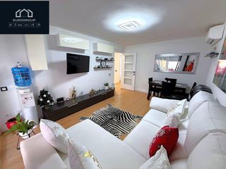 Etagenwohnung in Centro Urbano. Impresionante piso de 3 dormitorios y 2 baños, reformado, en el