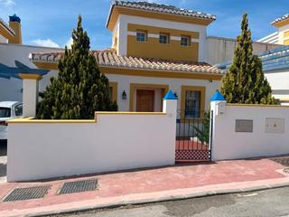 Chalet à El Faro de Calaburra - Chaparral. Precioso chalet en venta en calahonda con 3 habitaciones piscina