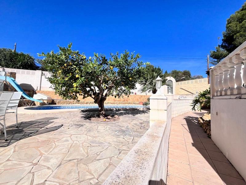 Foto e96872f5-ba53-45db-8ffb-76f6fb9e93c1. Chalet avec chauffage parking piscine dans Coloma Nucia (la)