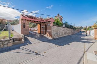 Xalet a Ogíjares. Ogijares chalet independiente en parcela de 1350 metros cuadrado