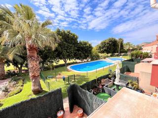 Maison jumelée à Avenida locutor vicente hipolito 18. Chalet adosado de esquina, aire acondicionado, jardin privado, g