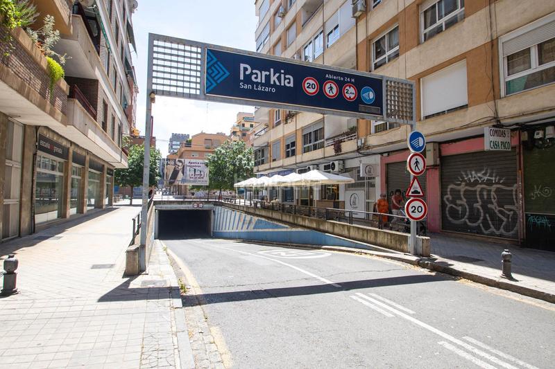 Foto 2873e862-e9fe-486b-bd58-82402ecd479f. Locale commerciale in avenida de la constitucion in Granada