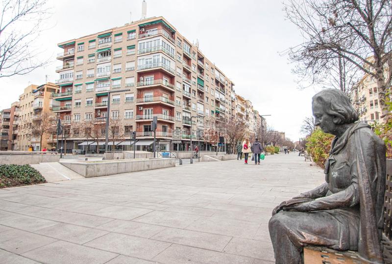 Foto 9dfe8f56-8c33-4f8c-8423-a954a9691754. Locale commerciale in avenida de la constitucion in Granada