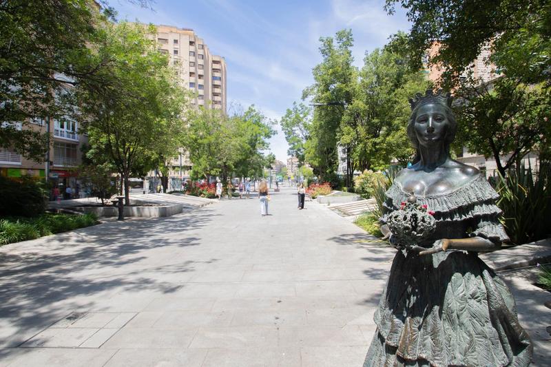 Foto abd4d93d-938b-4bfe-8346-a5a14fafc970. Locale commerciale in avenida de la constitucion in Granada