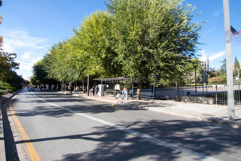 Foto e685c799-3646-4c5e-a780-1c9227f42164. Locale commerciale in avenida de la constitucion in Granada