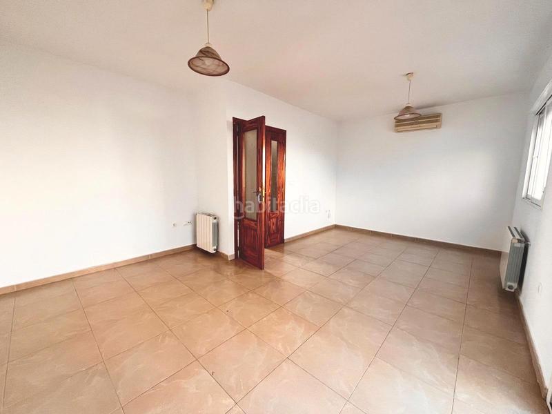 Foto 630790b0-c33b-4fd7-bb2f-37b6ae2db3a7. Casa adosada chalet adosado, piscina comunitaria, garaje privado, trastero, cerca de todos los servicios en Polop