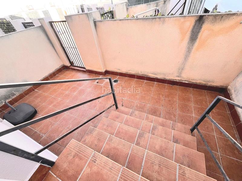 Foto 8461b8d8-2b13-461c-b375-c1c85dc90c1e. Casa adosada chalet adosado, piscina comunitaria, garaje privado, trastero, cerca de todos los servicios en Polop