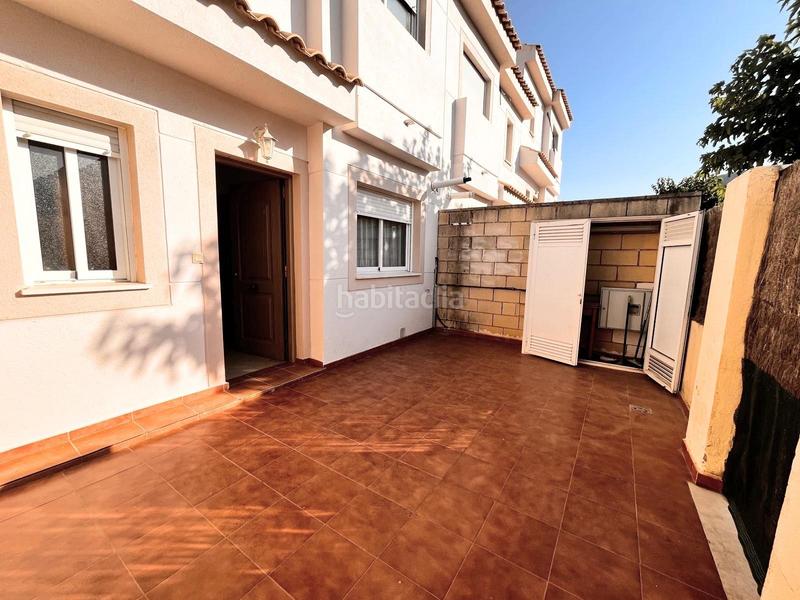 Foto 949f7149-14c2-49d5-bf6b-d9c877bbfb90. Casa adosada chalet adosado, piscina comunitaria, garaje privado, trastero, cerca de todos los servicios en Polop