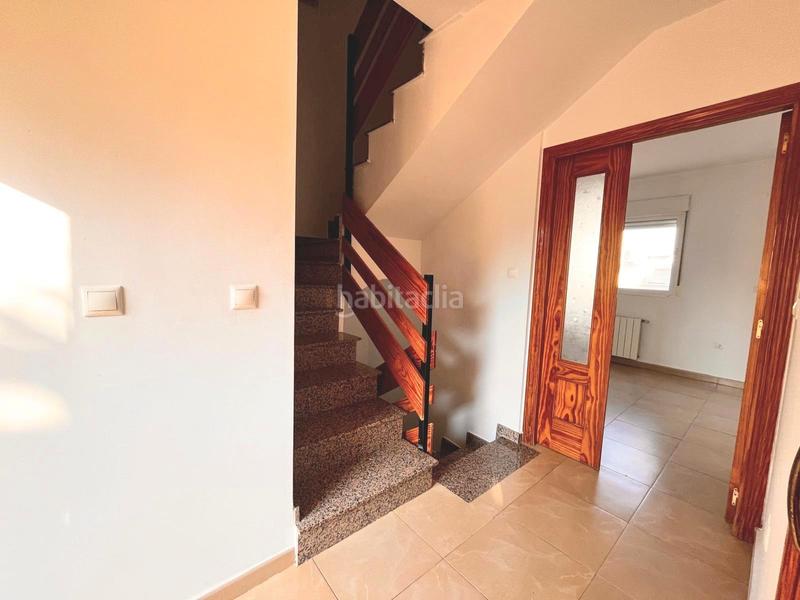 Foto c2c60e61-f0fe-45dc-b67d-bc5b7ad89890. Casa adosada chalet adosado, piscina comunitaria, garaje privado, trastero, cerca de todos los servicios en Polop