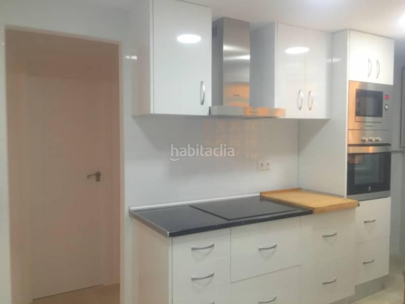 Foto fa90e3b2-5f65-4846-94f5-bfa1fc9829a9. Lloguer apartament a avenida san bartolomé 6 a Campello Playa Campello (el)