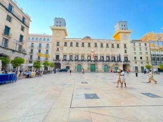 Piso  Santisima faz. Vivienda en el centro a espaldas del ayuntamiento de alicante y