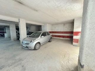 Aparcament cotxe a Calle de benillup 3. Garaje en la colmena cerca de renfe