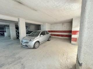 Autoparkplatz in Calle de benillup 3. Garaje en la colmena cerca de renfe