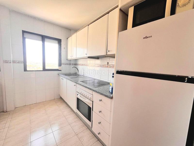 Foto 371fe40d-de36-46d7-8138-4dceeea08284. Alquiler apartamento  de esquina, vistas al mar y montaña, amueblado o sin amueblar, aire acondicionado, piscina comunitaria en Benidorm