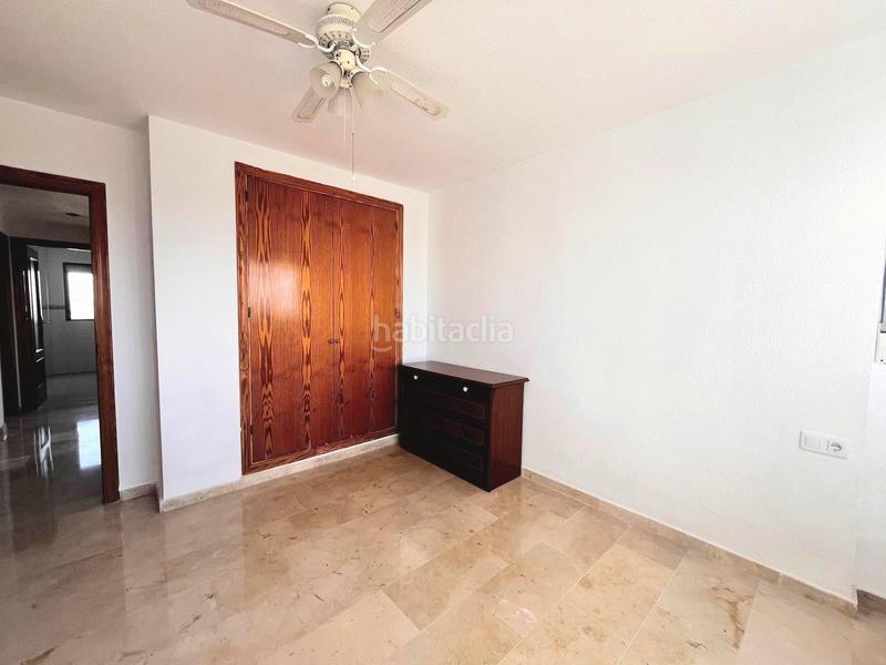Foto 45e32eee-a8b1-43e8-aa3b-2eb79a970871. Alquiler apartamento  de esquina, vistas al mar y montaña, amueblado o sin amueblar, aire acondicionado, piscina comunitaria en Benidorm