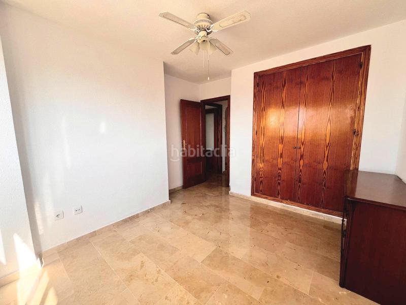 Foto 5f9b5796-46c3-4a5a-a817-9993280629b5. Alquiler apartamento  de esquina, vistas al mar y montaña, amueblado o sin amueblar, aire acondicionado, piscina comunitaria en Benidorm