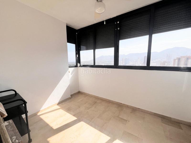 Foto d87ea101-2301-4cac-87ca-4e623623a586. Alquiler apartamento  de esquina, vistas al mar y montaña, amueblado o sin amueblar, aire acondicionado, piscina comunitaria en Benidorm