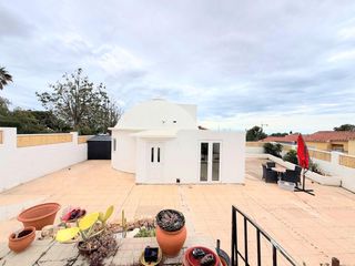 Xalet a Coloma. Acogedor chalet independiente. aire acondicionado, trastero. apa