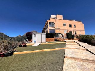 Ground floor in Coloma. Aparamento de esquina, planta baja con jardin privado, vistas al