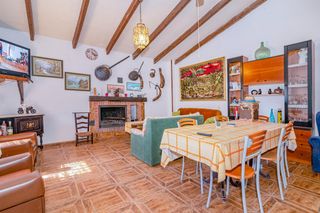 Masia a Dúrcal. Este es el lugar donde tus hijos recordarán haber tenido una inf