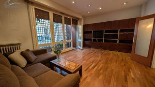 Apartament  Lluis sagnier. 4 habitaciones,  patio y jardín comunitario