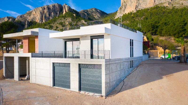 Foto 0b4f80e0-f3e6-41ec-af6e-4d3ceec4fcda. Casa elegante vivienda ubicada , sitúa en un precioso enclave que ofrece impresionantes vistas al mar y a la montaña. en Polop