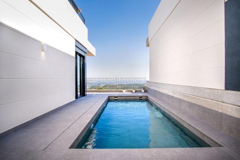 Foto 23837720-564d-4b21-9c1e-21f274572bfb. Casa elegante vivienda ubicada , sitúa en un precioso enclave que ofrece impresionantes vistas al mar y a la montaña. en Polop
