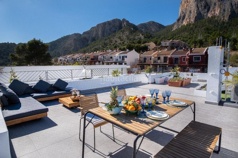 Foto 2878b301-190d-4fd4-bb5b-05a232345a70. Casa elegante vivienda ubicada , sitúa en un precioso enclave que ofrece impresionantes vistas al mar y a la montaña. en Polop