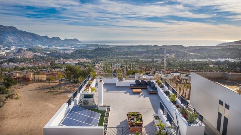 Foto 5d796201-228b-42b5-a216-32ff199c222e. Casa elegante vivienda ubicada , sitúa en un precioso enclave que ofrece impresionantes vistas al mar y a la montaña. en Polop