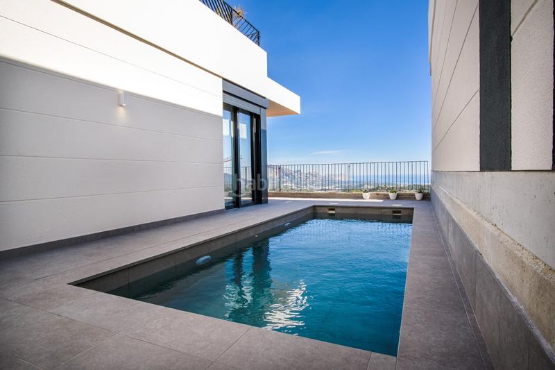 Foto d8601b8e-c7a8-41dd-a00f-90f44c5119fb. Casa elegante vivienda ubicada , sitúa en un precioso enclave que ofrece impresionantes vistas al mar y a la montaña. en Polop