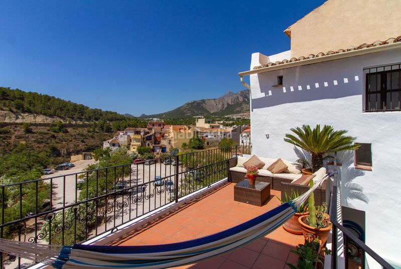 Foto bc6d7646-8185-47fa-80a5-d1994c0cb3a4. Casa amb piscina a Casco urbano Polop