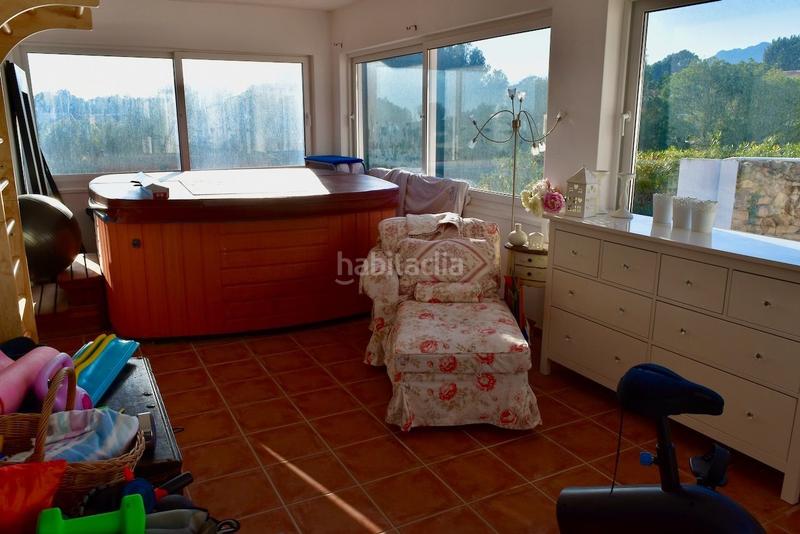 Foto 27c16389-f86d-4015-b9bc-8bd9ab933f7f. Casa amplia casa de una planta con mucha privacidad en Nucia (la)