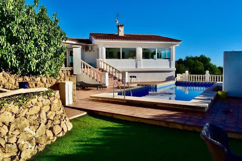 Foto 43c1d9f4-8541-45c4-9d1e-b59c9241ab6f. Casa amplia casa de una planta con mucha privacidad en Nucia (la)