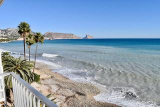 Apartament a L´Olla. Apartamento renovado en primera linea en altea.
