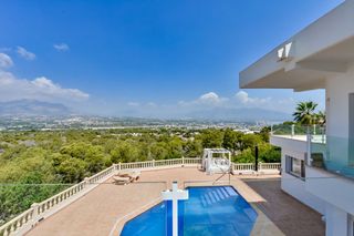 Maison à L´Albir. Villa independiente de 6 dormitorios con piscina, jacuzzi, garaj