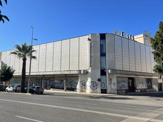 Edifici a Avenida juan carlos i 63. Edificio comercial la fontana