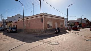 Casa  Calle río guadalquivir 21. Planta baja en excelente zona de los dolores