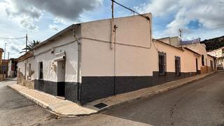 Maison jumelée  Calle barceló 12. Vivienda en planta baja en parcela de 151m²