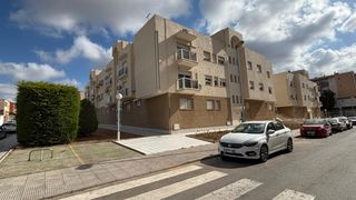 Pis a Calle garellano 2. Piso bajo en residencial oslo