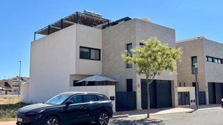 Doppelhaus  Calle soledad acosta 17. Exclusivo dúplex de obra reciente (2023) con garaje, trastero y