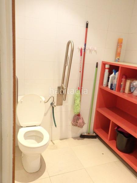 Foto 5eb56f73-8220-486c-9890-b1a96546512f. Lloguer local comercial a Centre Igualada