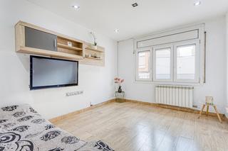 Appartement à Poble Sec. Acollidora planta baixa en una de les millors zones digualada